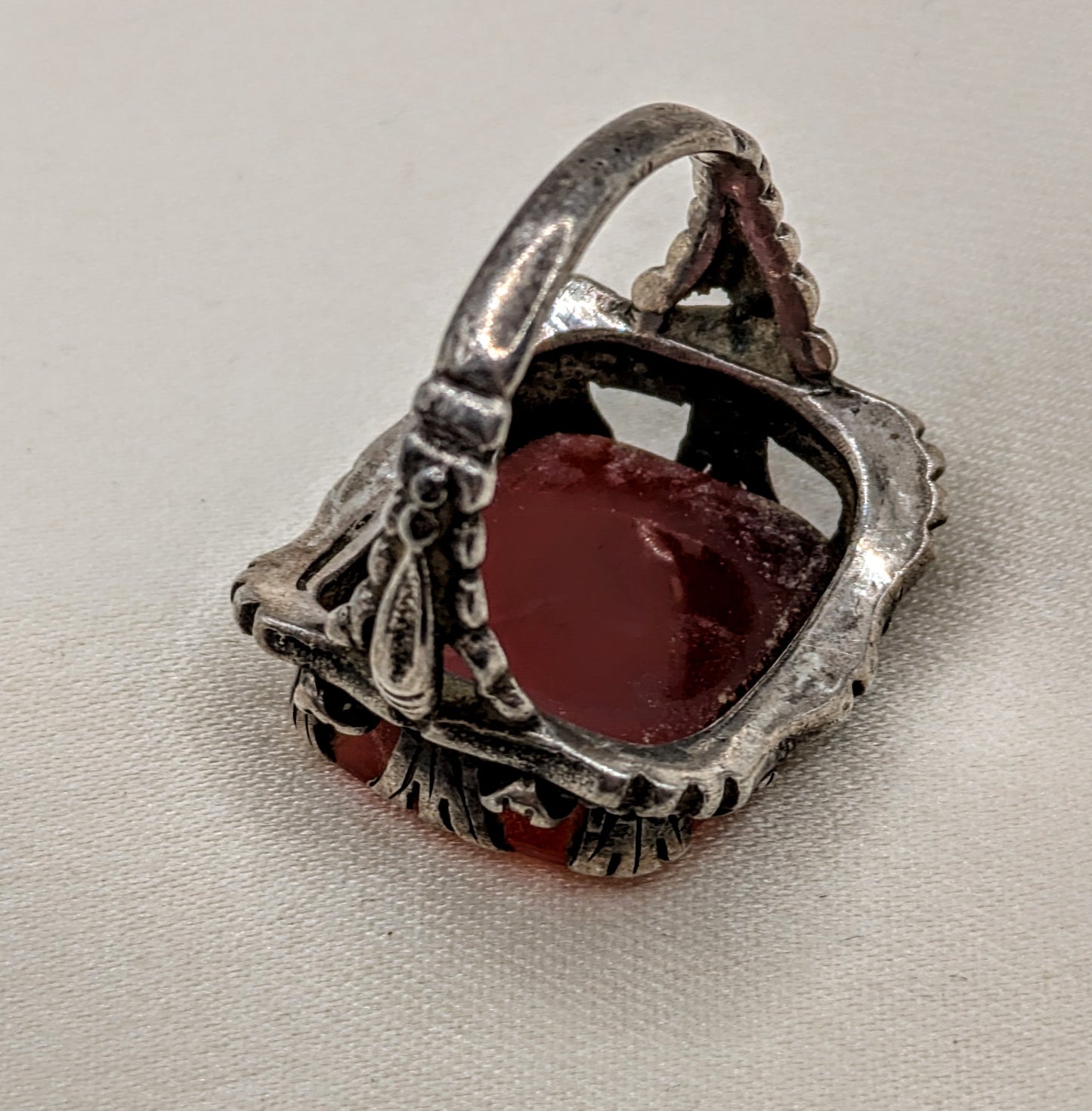 Victorian sterling silver intaglio ring with motto. "Take heed Juno" and dog