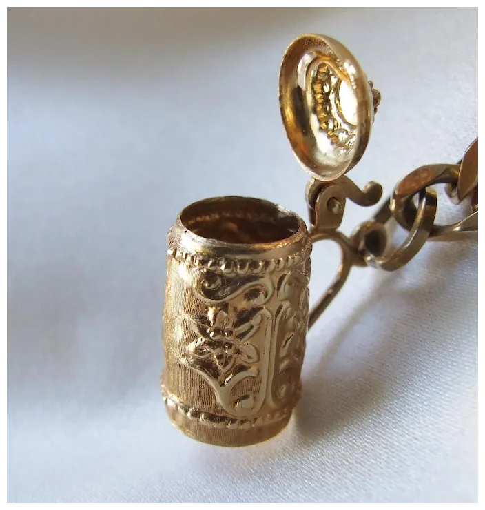 Vintage 18k Gold Beer Stein Charm, opens!