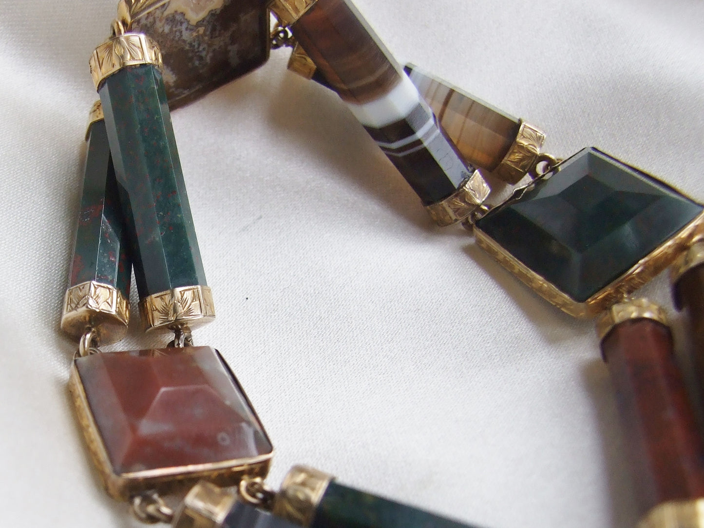 Scottish agate and gold bracelet