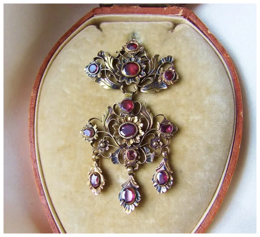 18th Century Garnet Girandole Pendant in Antique Box