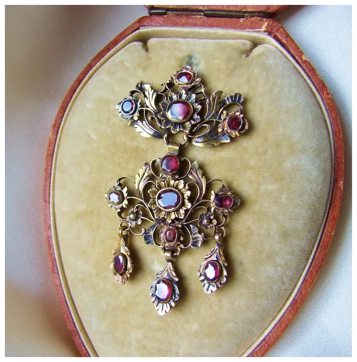 18th Century Garnet Girandole Pendant in Antique Box