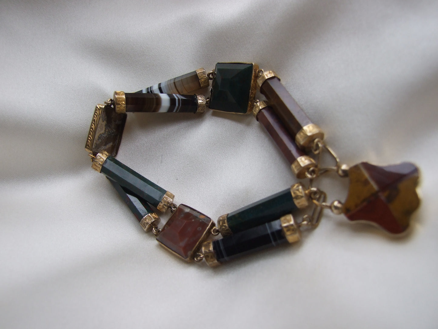 Scottish agate and gold bracelet