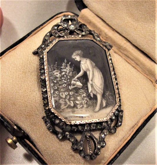 Georgian Miniature Pendant Brooch with Elaborate Jargoon Frame