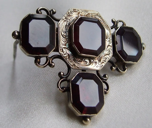 Early Victorian 14k Gold Garnet Brooch