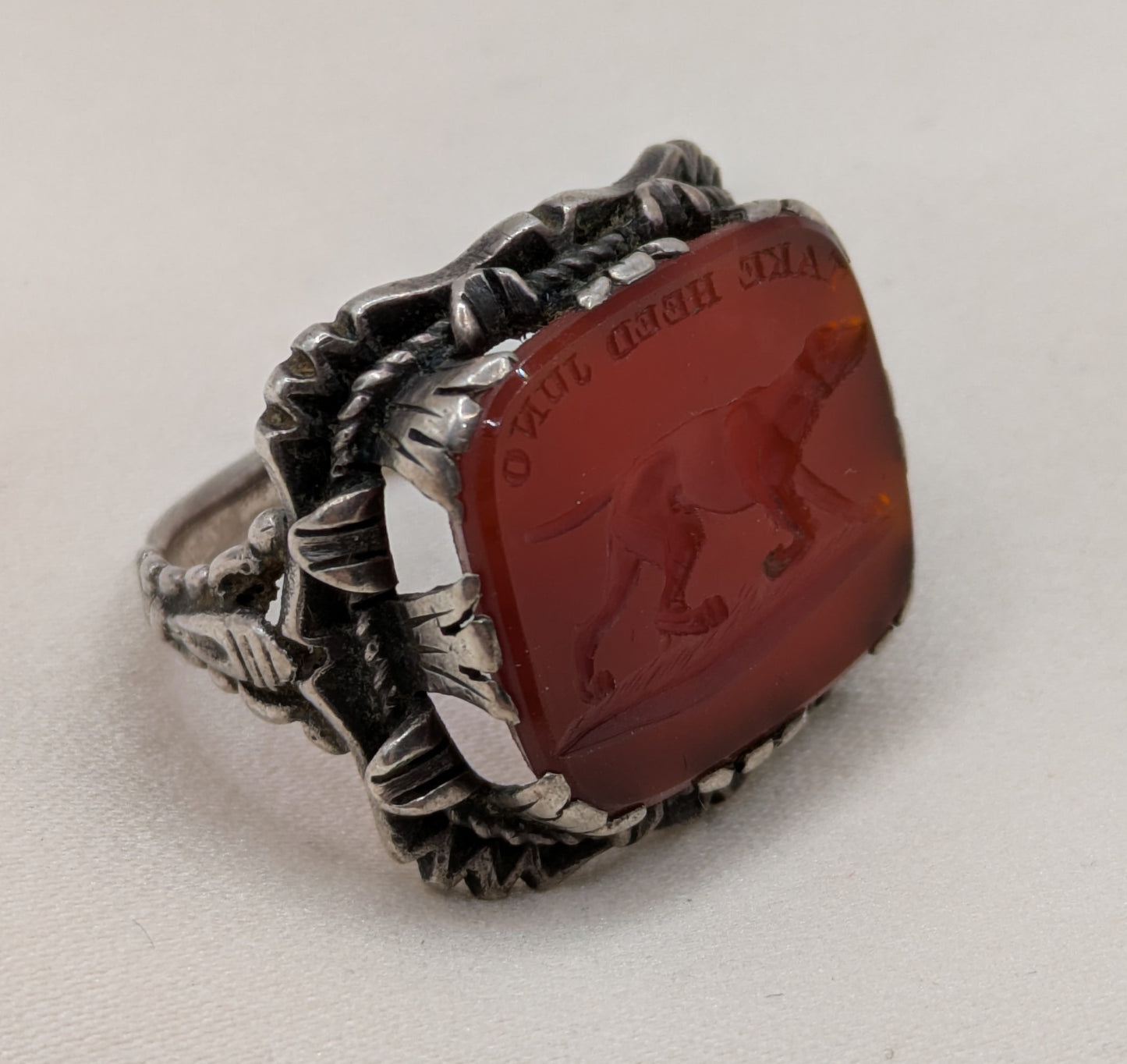 Victorian sterling silver intaglio ring with motto. "Take heed Juno" and dog