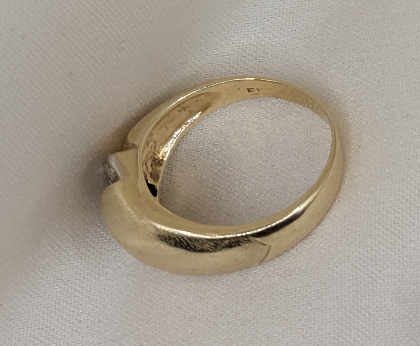 Retro 14k Gold Diamond Ring 5.89 grams size 7