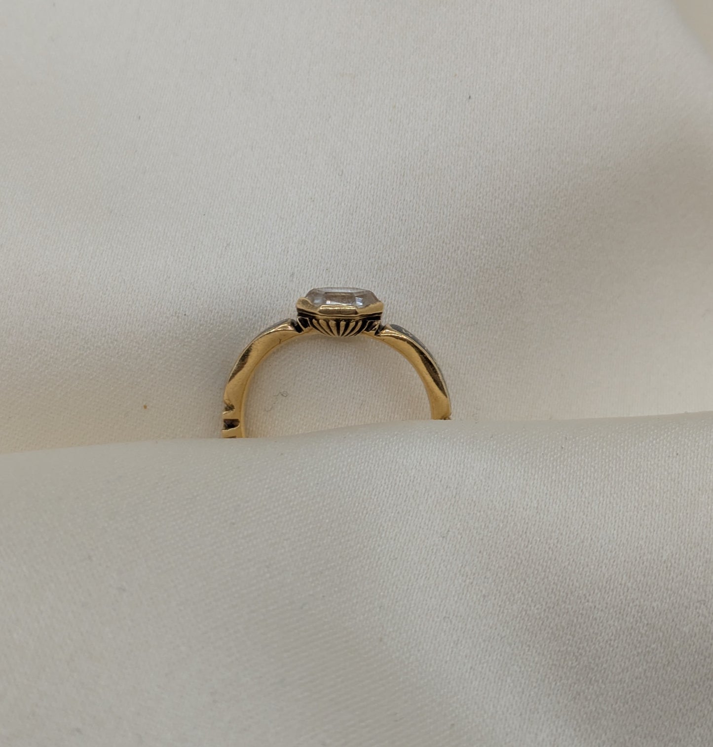 18th century Georgian Memento Mori Memorial Ring Commemorating William Wake, Archbishop of Canterbury, 1736