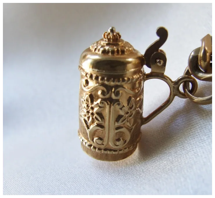 Vintage 18k Gold Beer Stein Charm, opens!
