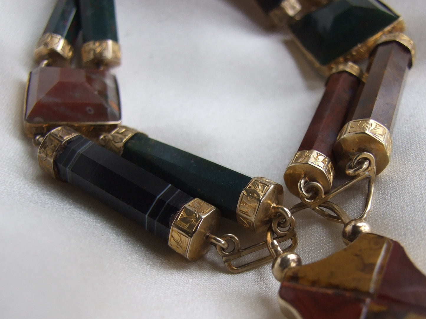 Scottish agate and gold bracelet